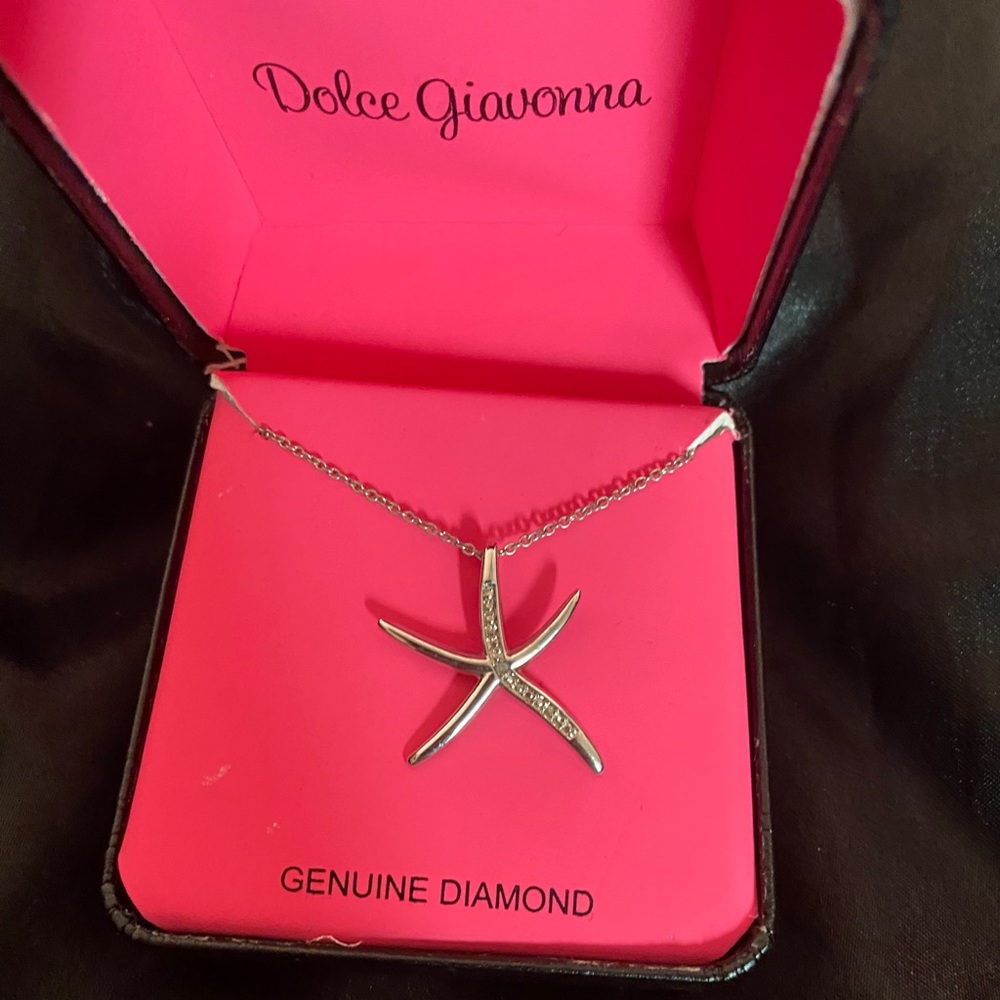 Starfish necklace with diamonds